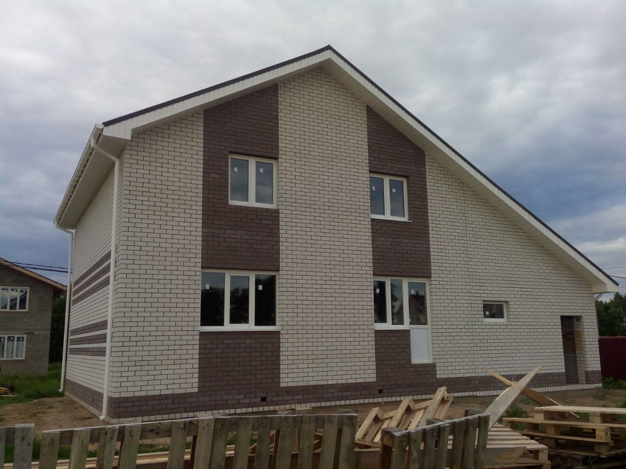 Дом 150м² с гаражом. Газосиликатный блок, силикатный кирпич